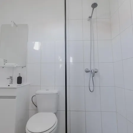 Apartament House Dinavast